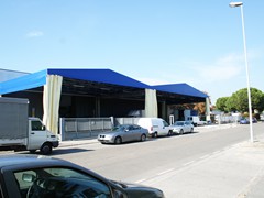 Capannoni mobili affiancati zona Pisa in Toscana